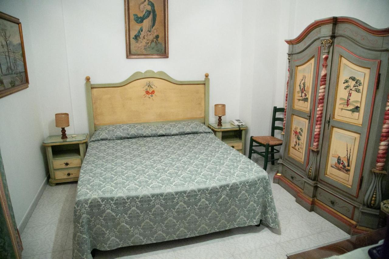 Hotel La Riva Джардини-Наксос Экстерьер фото