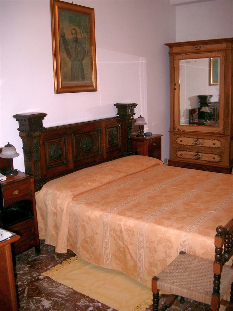 Hotel La Riva Джардини-Наксос Экстерьер фото
