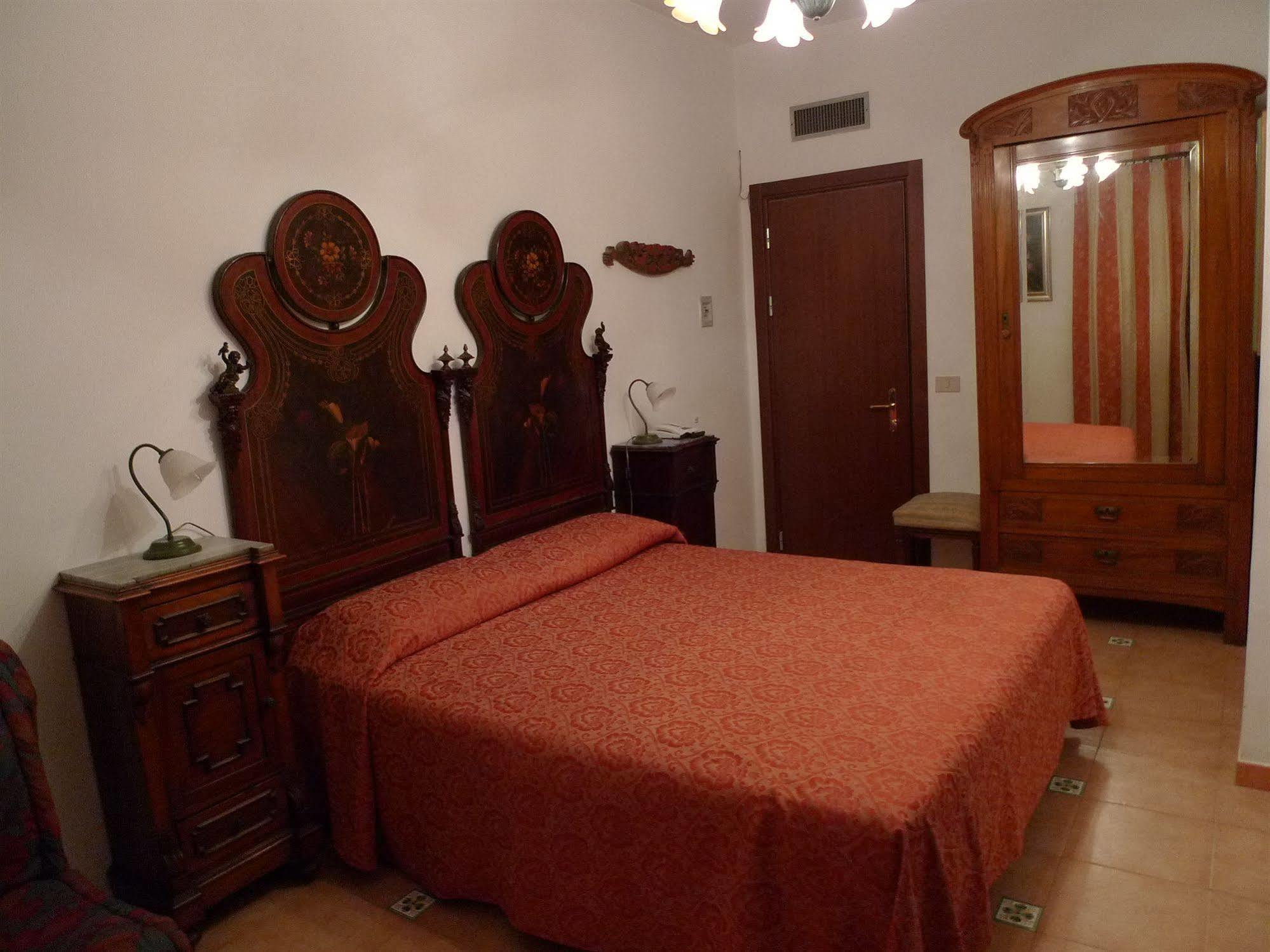 Hotel La Riva Джардини-Наксос Экстерьер фото