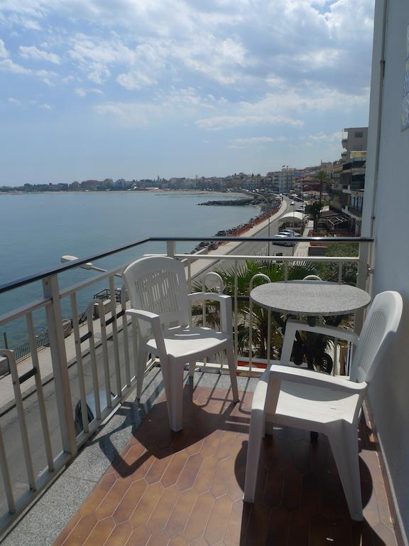 Hotel La Riva Джардини-Наксос Экстерьер фото