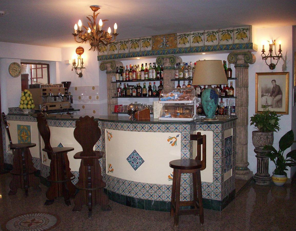 Hotel La Riva Джардини-Наксос Экстерьер фото